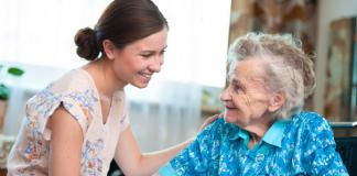 Старость не в радость: как волонтёры помогают одиноким старикам?